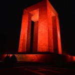 Çanakkale Şehitleri Anıtı LED'le aydınlandı